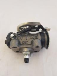 CYLINDER, WHEEL REAR RH FORWARD