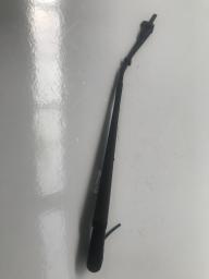 ARM.WIPER LH AND CENTER 