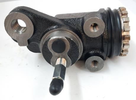 CYLINDER,WHEEL FRONT R/H  HINO FORD 