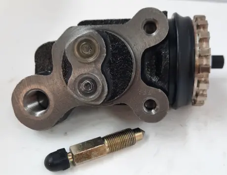 CYLINDER,WHEEL  L/H FRONT HINO FORD 