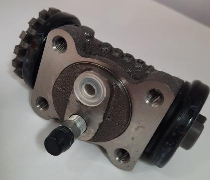 WHEEL CYLINDER , FRONT 