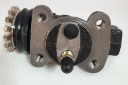CYLINDER,WHEEL RH FRONT