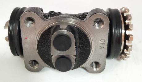 CYLINDER,WHEEL RH REAR