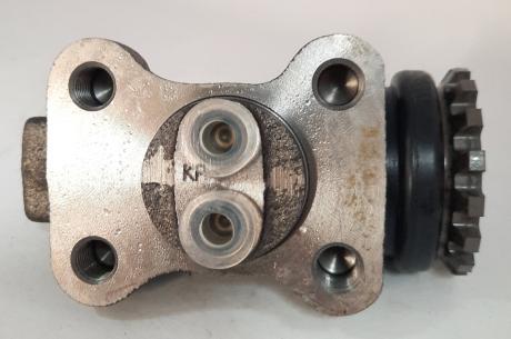 CYLINDER,WHEEL RH FRONT