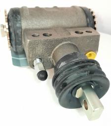 CYLINDER,WHEEL RH REAR