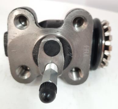 CYLINDER,WHEEL RH FRONT