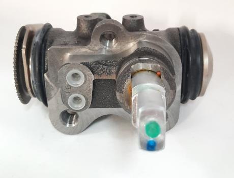 CYLINDER,WHEEL RH REAR