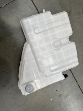 WASHER BOTTLE C/W MOTOR