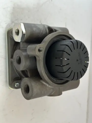 RELAY VALVE ASSEMBLY