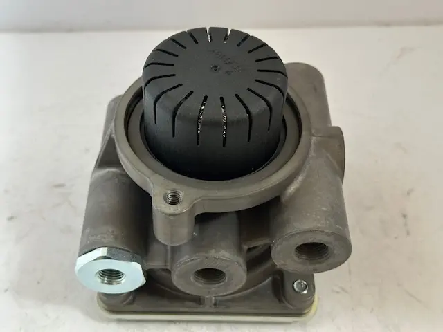 RELAY VALVE ASSEMBLY