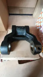 SHACKLE - REAR OF FRONT SPRING