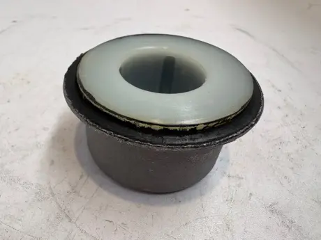 CAB MOUNT BUSH