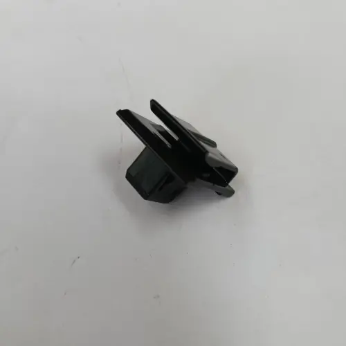 CLIP - DASH LOWER COVER RETAINING